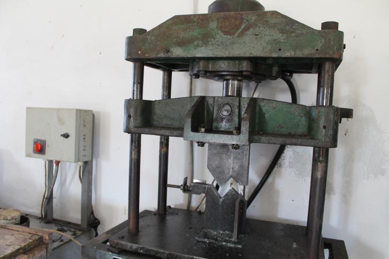 Hydraulic press 4
